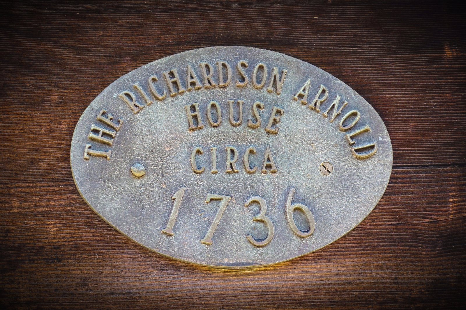 Historic plaque reading The Richardson Arnold House, Circa 1736